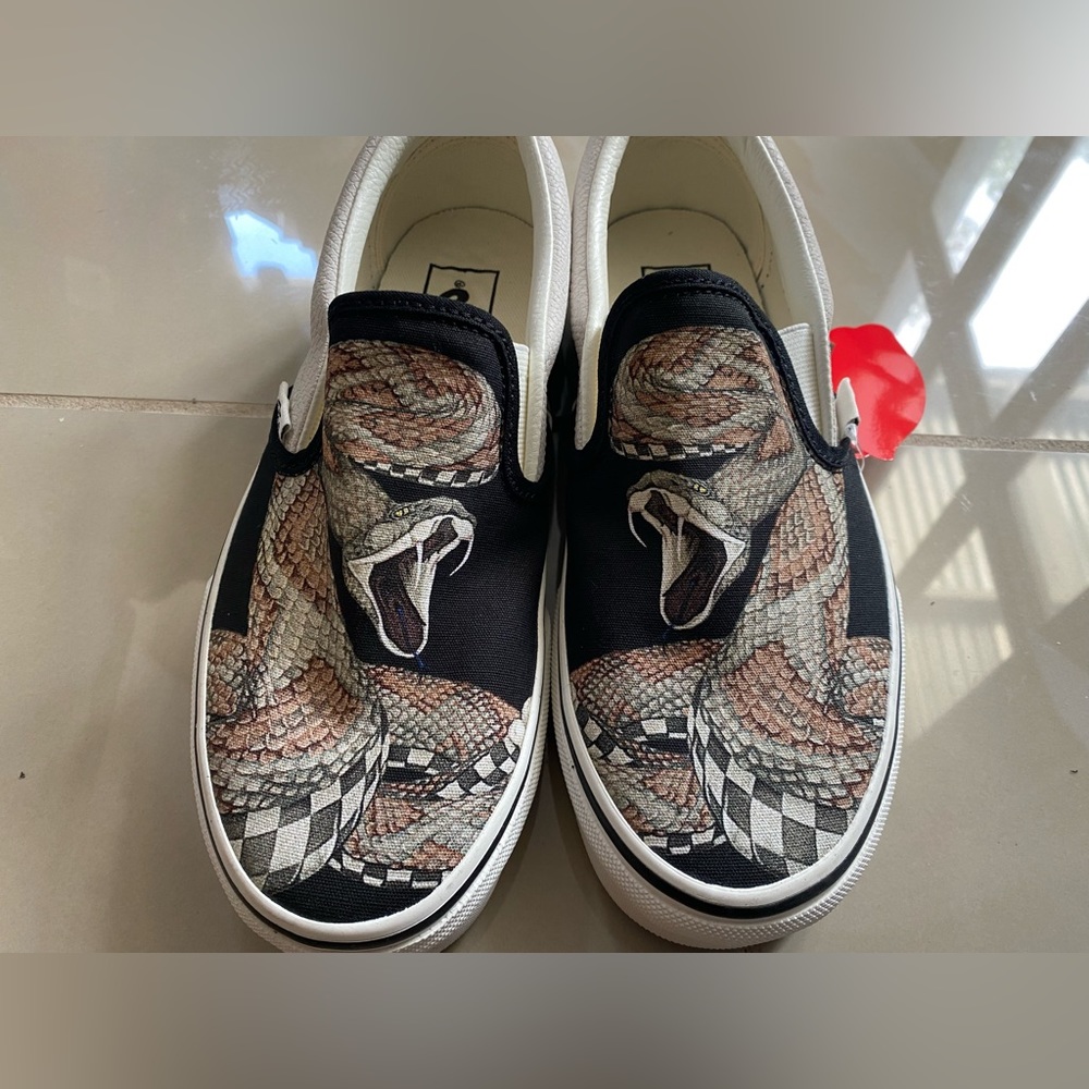 Vans Slip On Snake Desert Womens Size 7 Skateboarding Shoes Reptile.